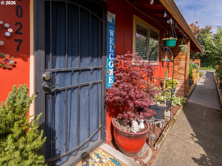 Property Photo:  2027 Thompson Ave  WA 98660 