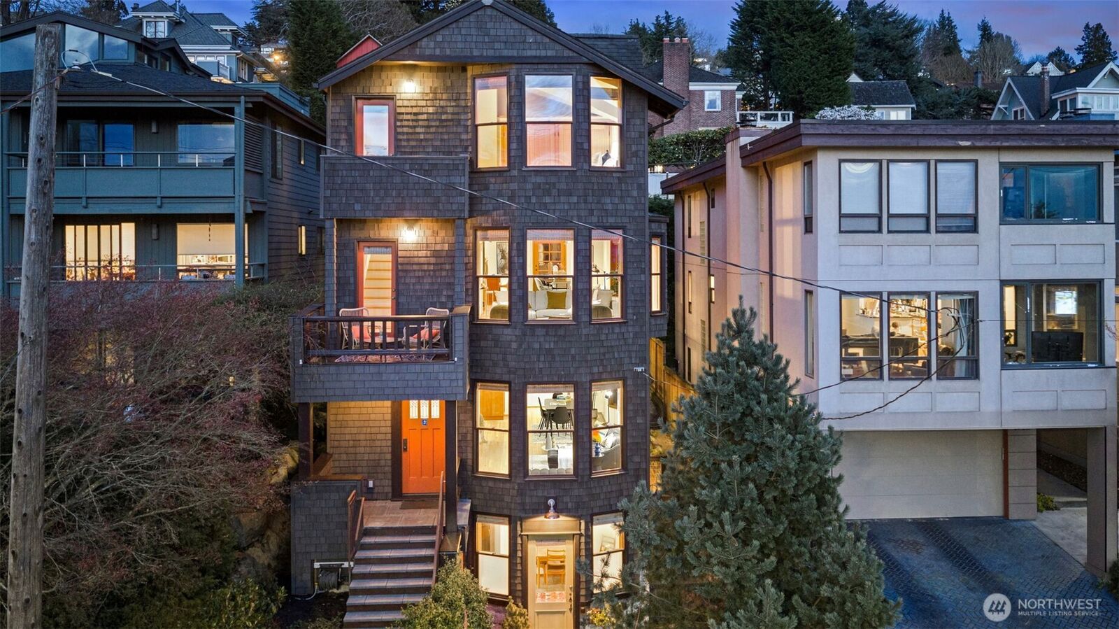 Property Photo:  1524  10th Avenue W  WA 98119 