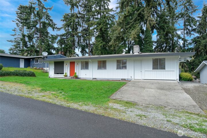 Property Photo:  16220 SE 132nd Street  WA 98059 