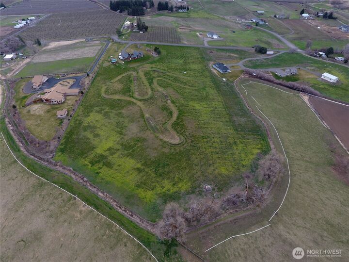 Property Photo:  1201  Orchard Road  WA 98926 