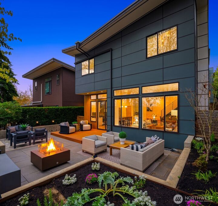 Property Photo:  305  24th Avenue E  WA 98112 