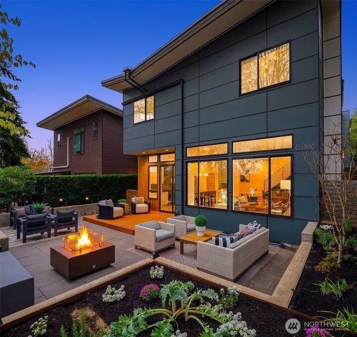 Property Photo:  305  24th Avenue E  WA 98112 