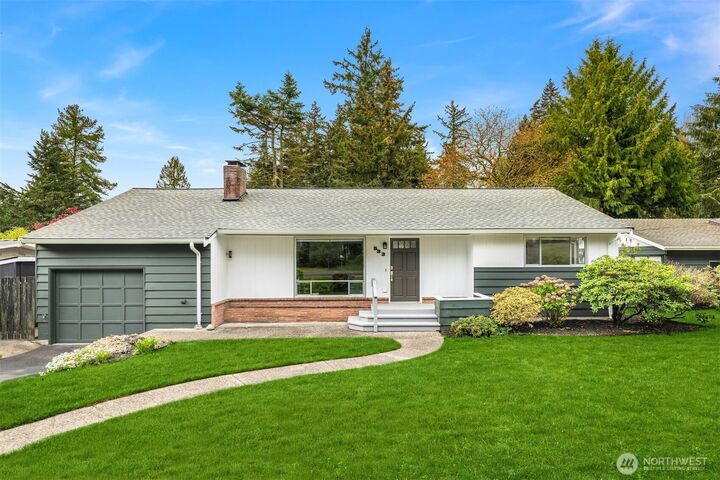 Property Photo:  533 N 185th Place  WA 98133 