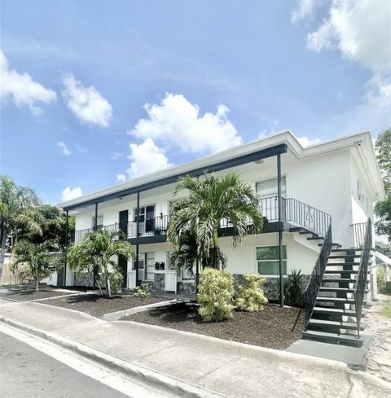 Property Photo:  1501 N Federal Highway 1  FL 33460 