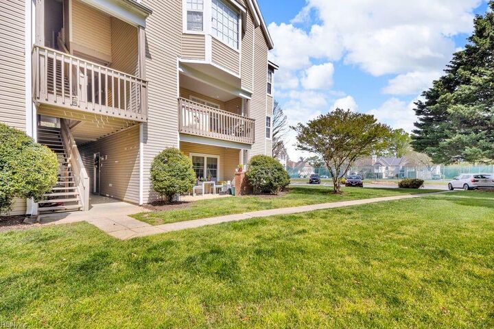 Property Photo:  107 Stratford Dr I  VA 23185 