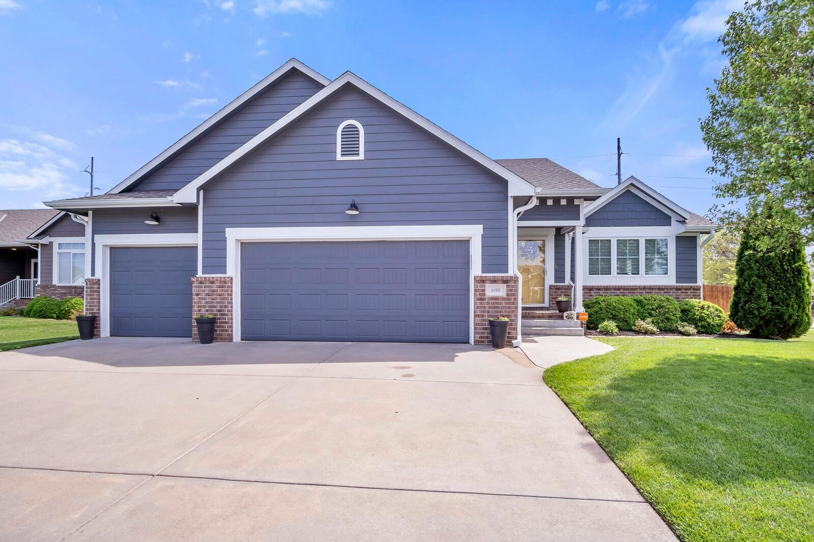 Property Photo:  600 Goldspike Ct  KS 67114 