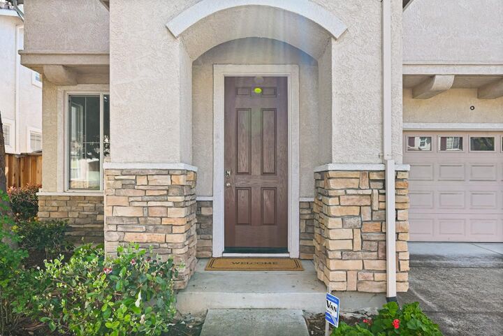 Property Photo:  34306 Torrey Pine Ln  CA 94587 