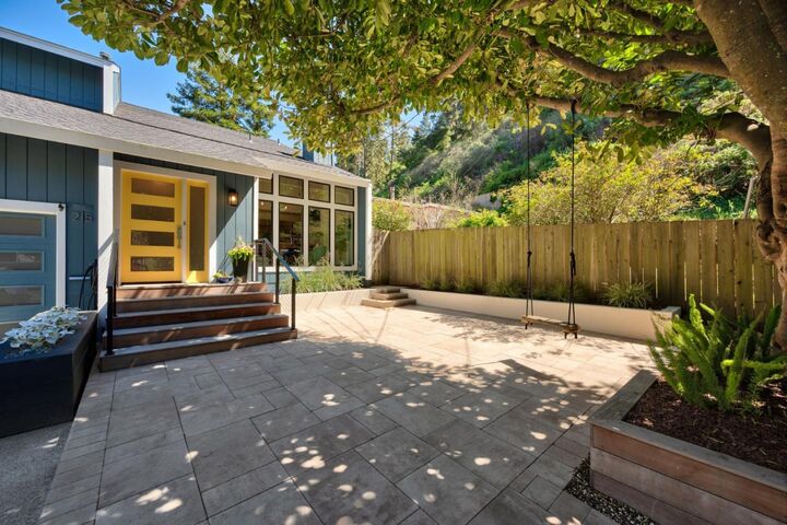 Property Photo:  215 Nataqua Avenue  CA 94044 