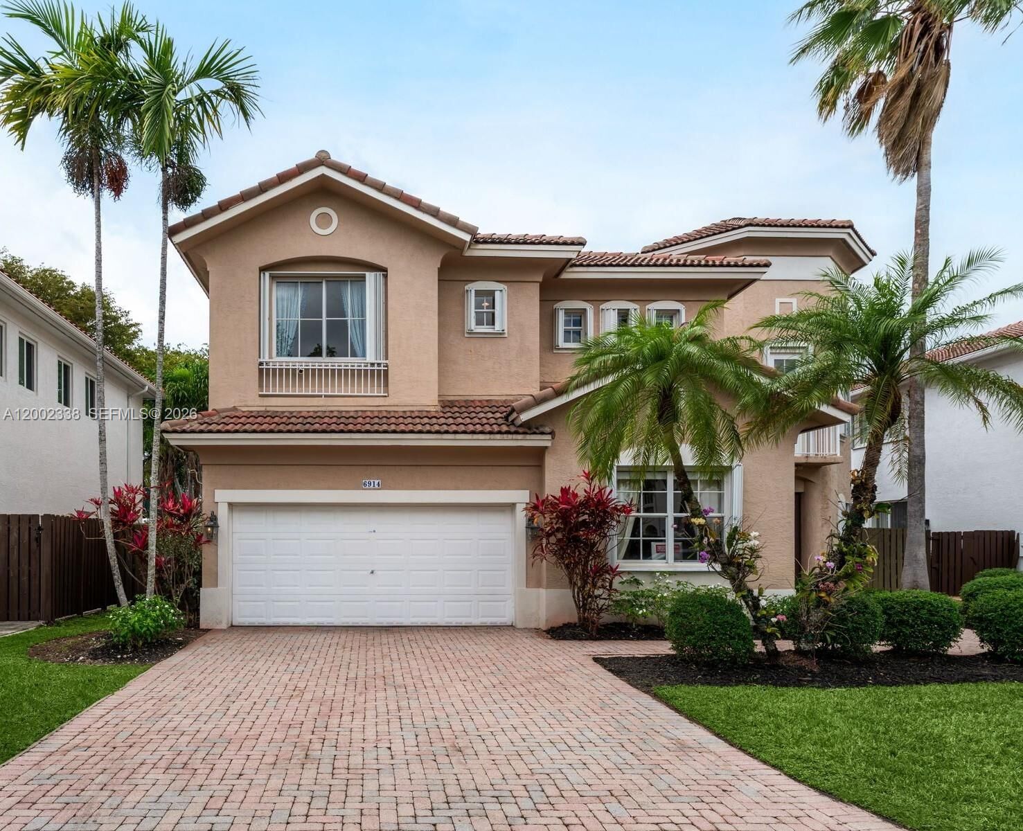 Property Photo:  6914 NW 113th Pl  FL 33178 