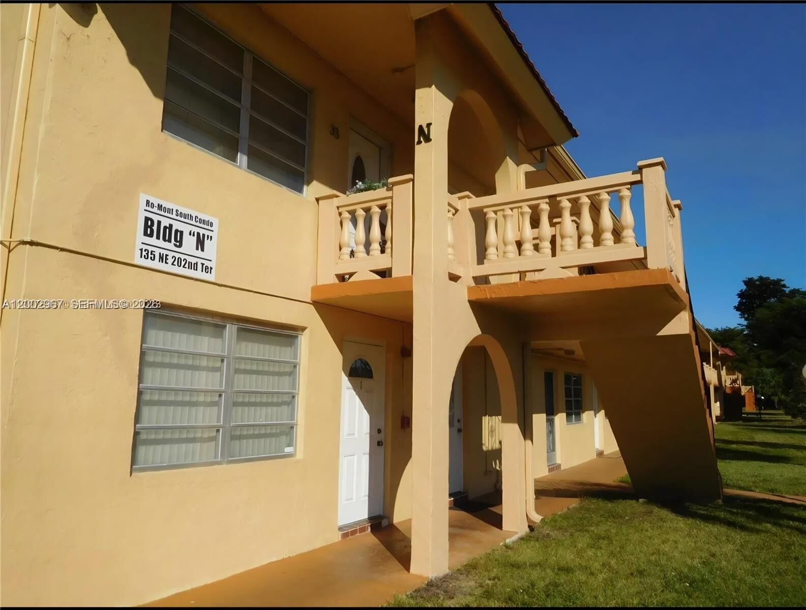 Property Photo:  135 NE 202nd Ter N4  FL 33179 