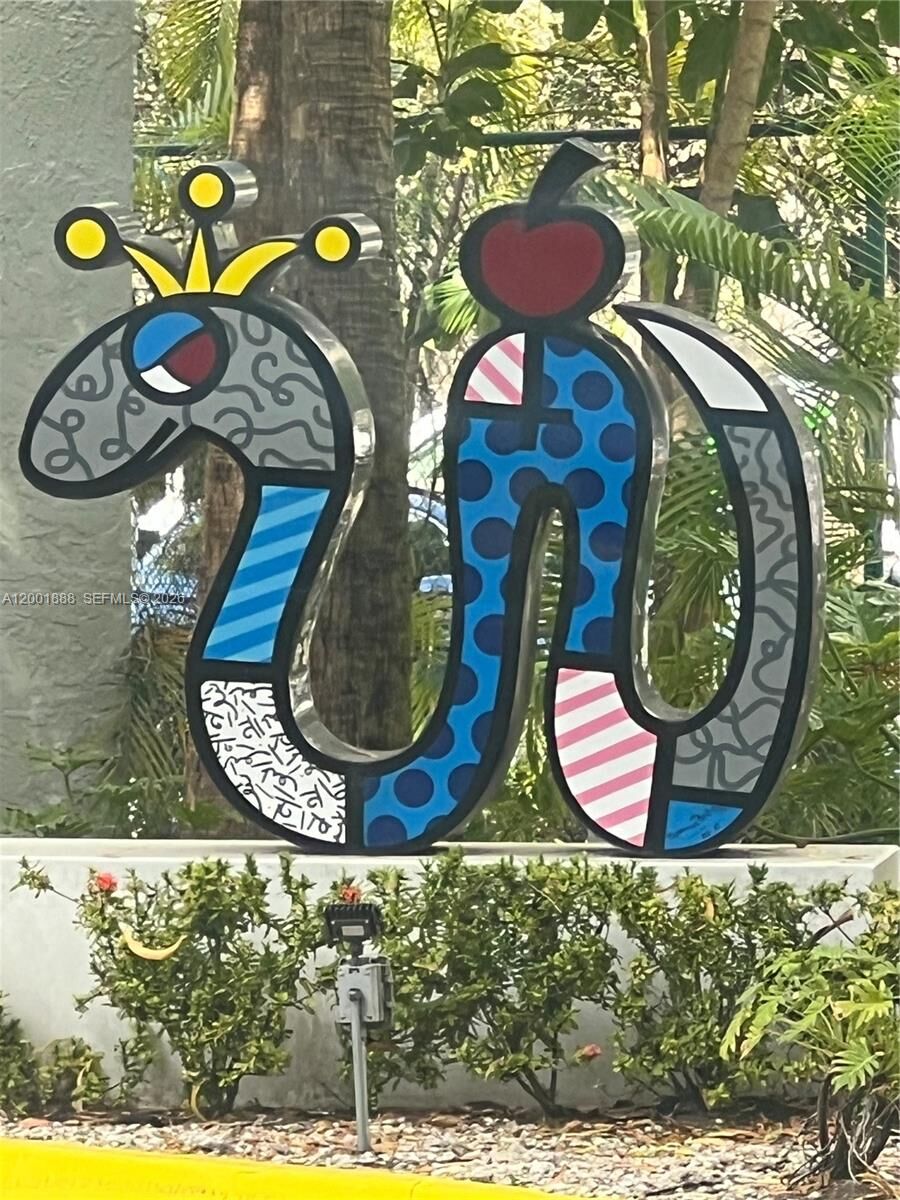 Property Photo:  850 N Miami Ave W-1806  FL 33136 