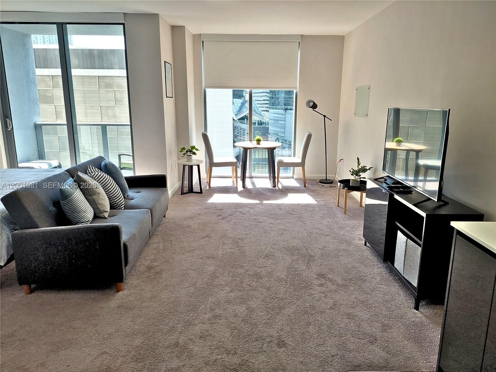 Property Photo:  31 SE 6th St 1405  FL 33131 