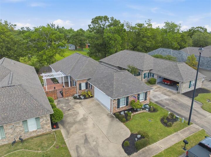Property Photo:  204 Pecanwood Drive  LA 70605 