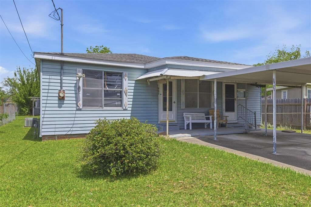 Property Photo:  903 14th Street  LA 70601 