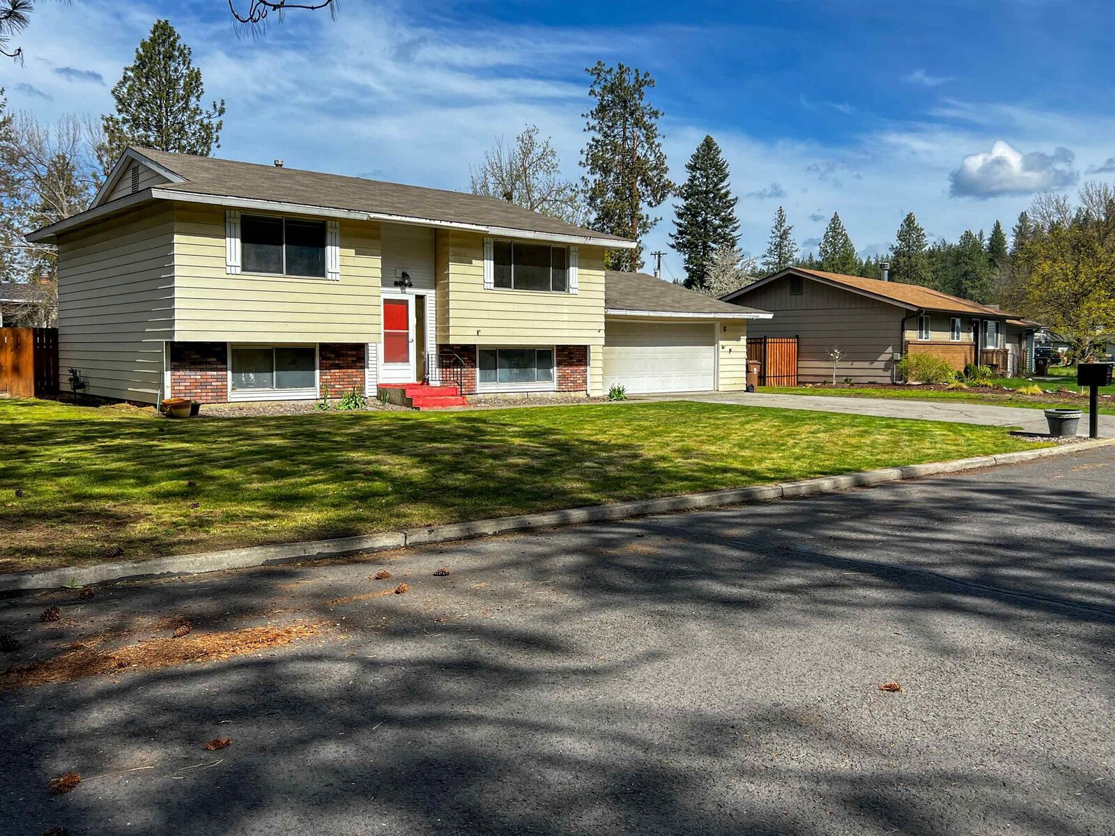 Property Photo:  6005 N Oxford Dr  WA 99208 