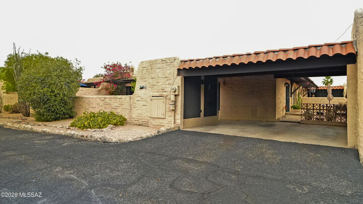 Property Photo:  5212 N Pueblo Villas Drive  AZ 85704 