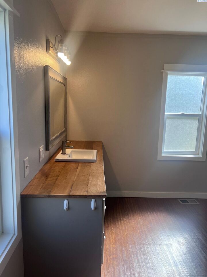 Property Photo:  310 Goethals  WA 99352 