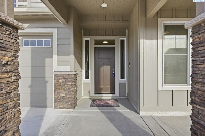 Property Photo: 2560 Rinas Rd WA 99352