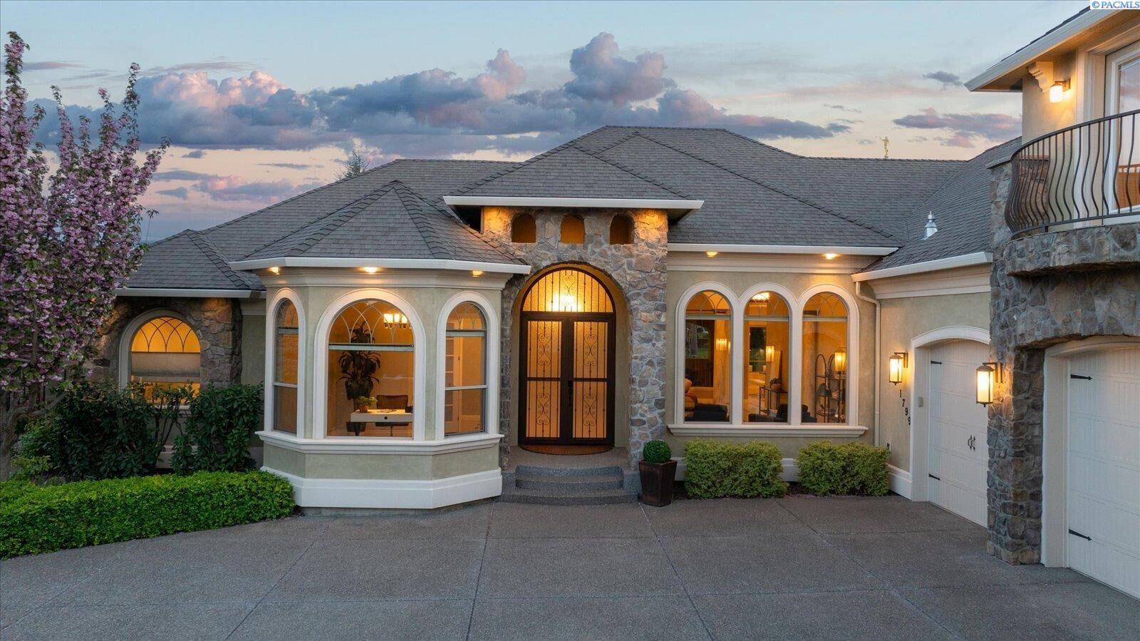 Property Photo: 1799 Silver Court WA 99352