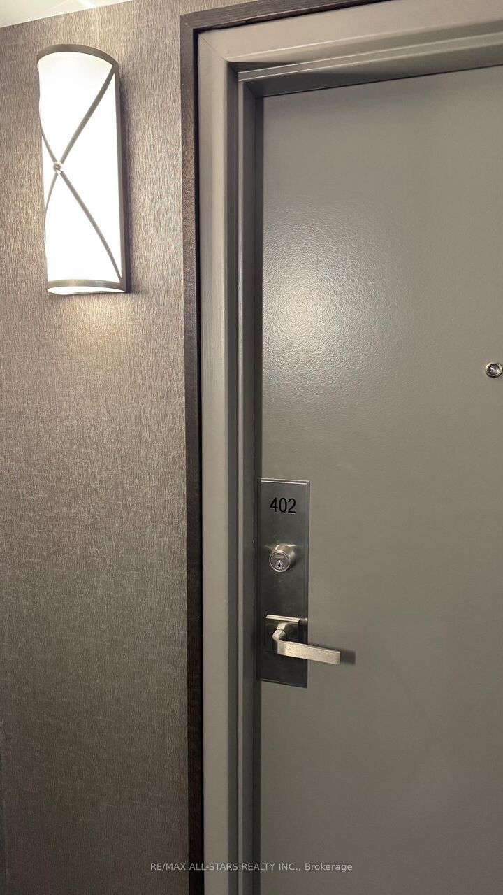 Property Photo: 7601 Bathurst Street 402 ON L4J 4H5