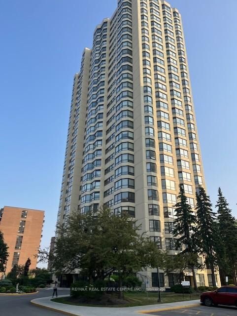 8 Lisa Street 407 — photo 1