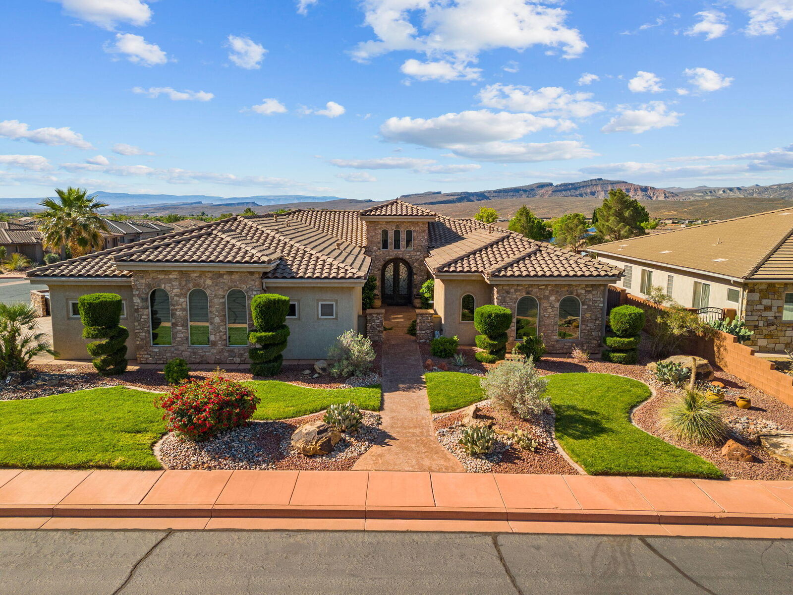 Property Photo:  452 W Tenaya Dr  UT 84738 