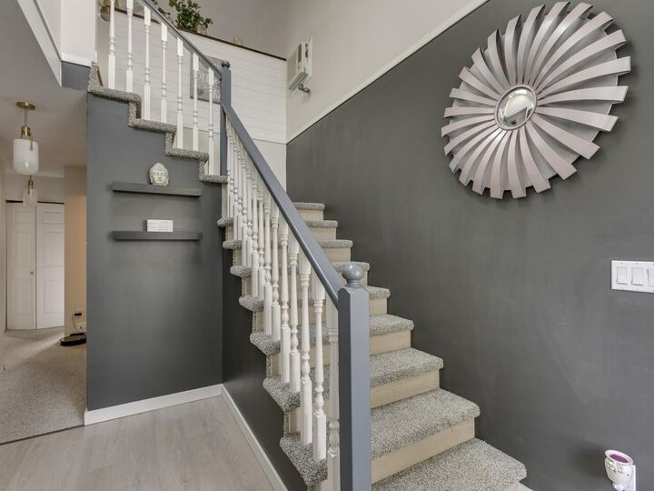 Property Photo: 32752 4th Avenue 7 BC V2V 1R4