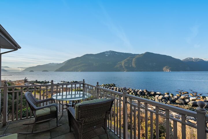 7 Beach Drive — photo 1