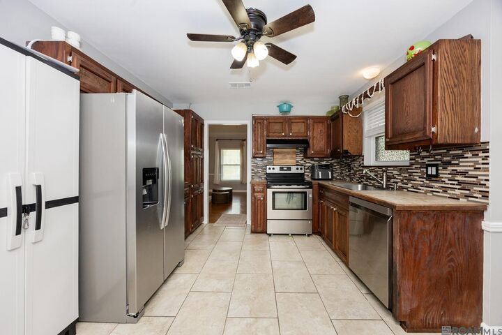 Property Photo:  18522 Perkins Oak Rd  LA 70769 