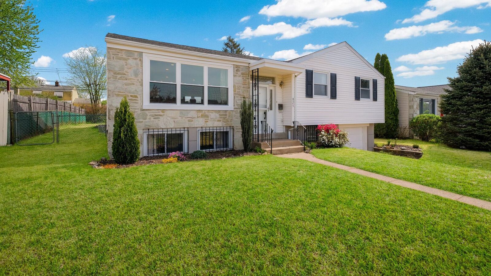 Property Photo:  823 Regina Street  PA 19116 