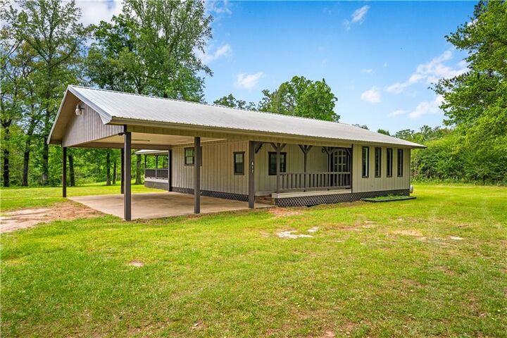 Property Photo:  817 Hanger Road  LA 71371 
