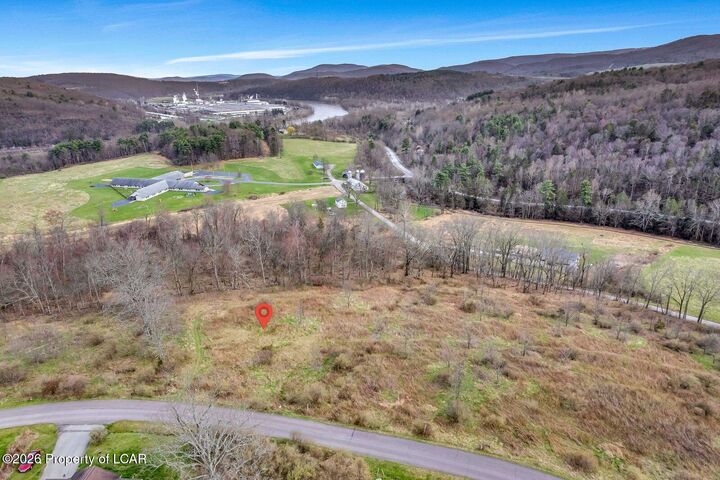 Property Photo:  17 Walnut Ridge Drive  PA 18629 