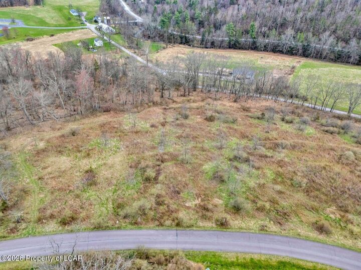 Property Photo:  18 Walnut Ridge Drive  PA 18629 