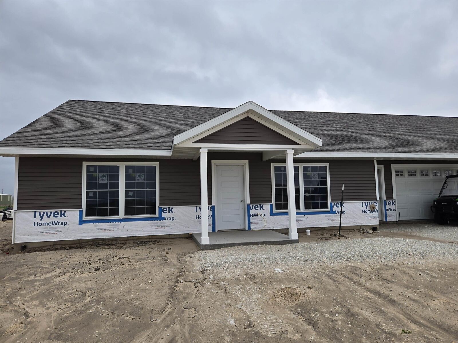 Property Photo:  1303 Joe'S Circle  IA 52057 