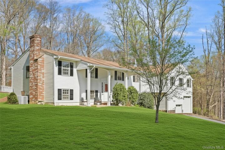 Property Photo:  4 Stuart Lane  NY 10536 