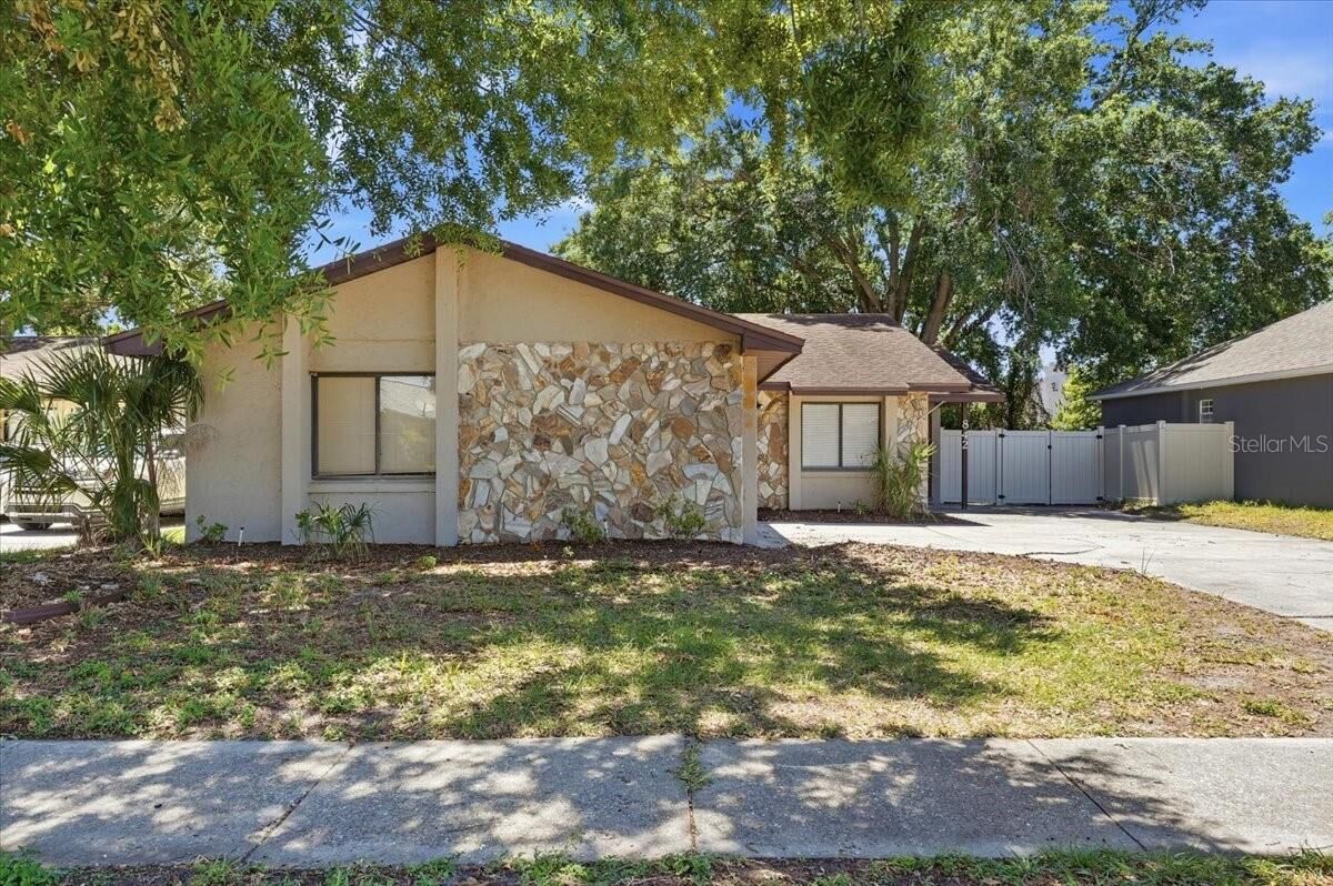 Property Photo: 842 Rockingham Road FL 33809