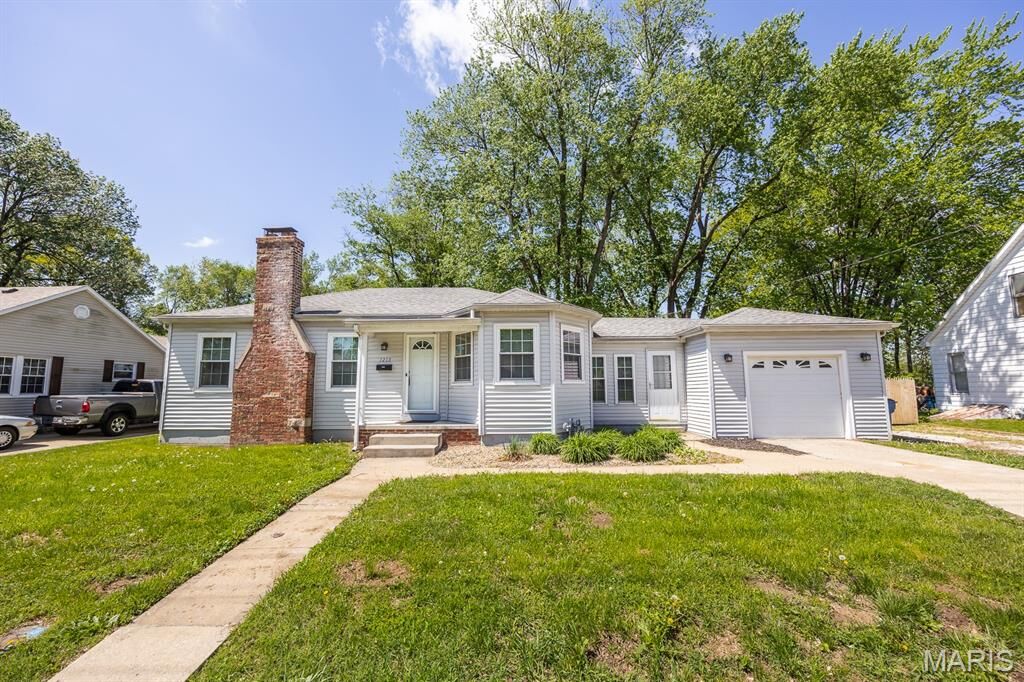 Property Photo:  1213 Portland Avenue  IL 62234 