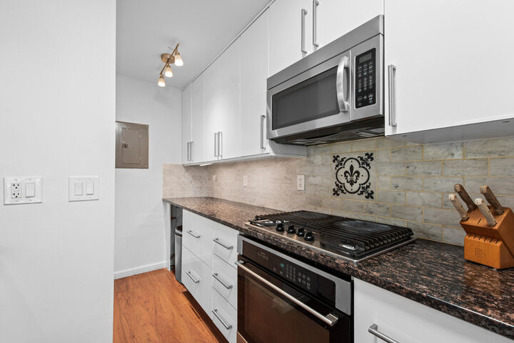 Property Photo:  2806 Willow Ct Drive  MI 48360 