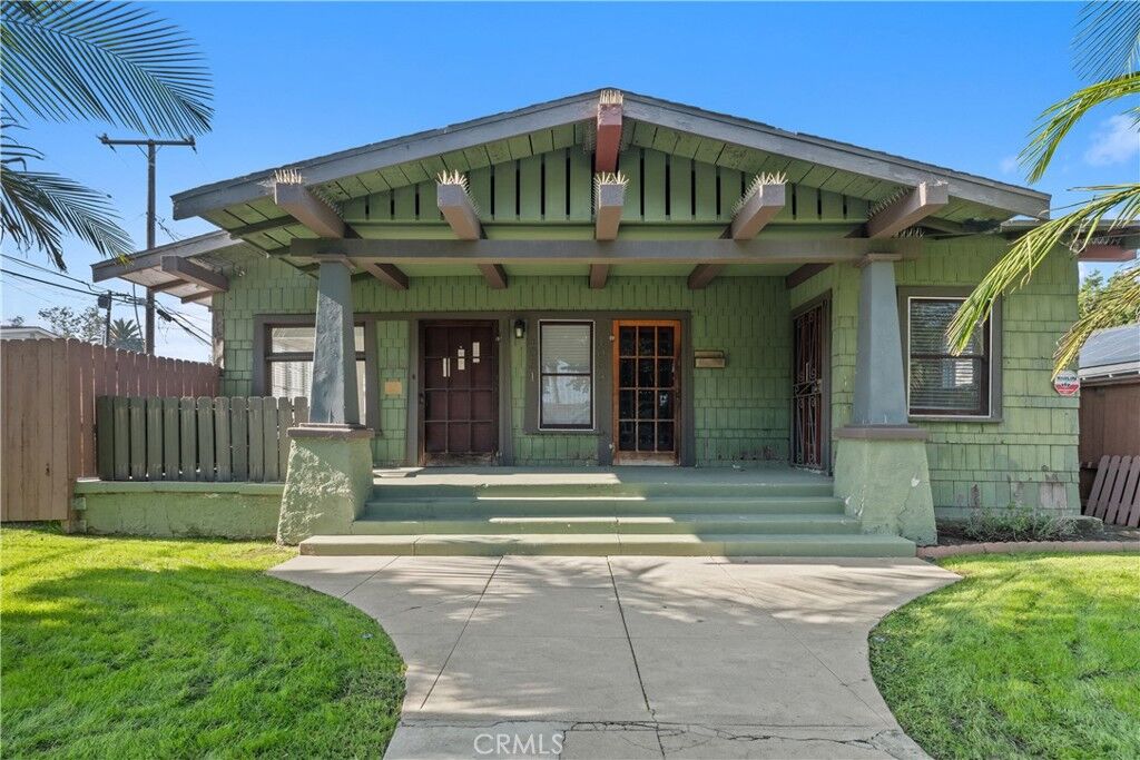 Property Photo:  1029 Maine Avenue  CA 90813 