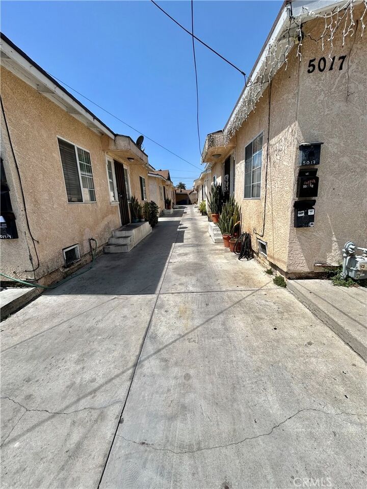 Property Photo:  5017 S San Pedro  CA 90011 
