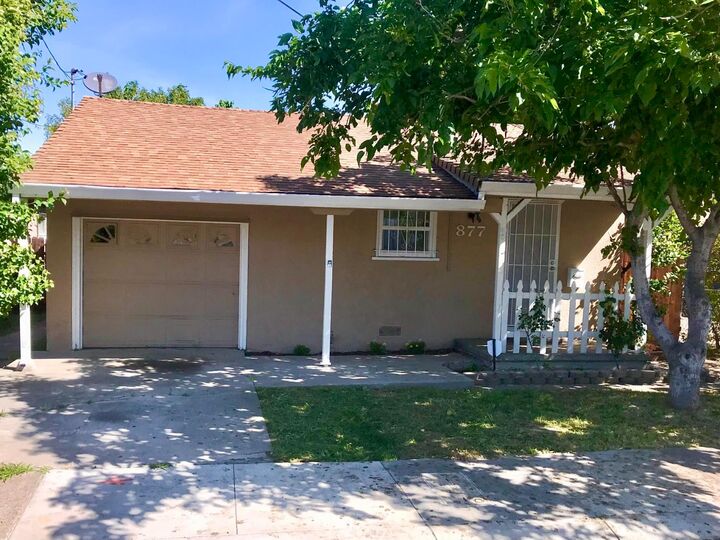 Property Photo:  877 Eleanor Avenue  CA 95815 