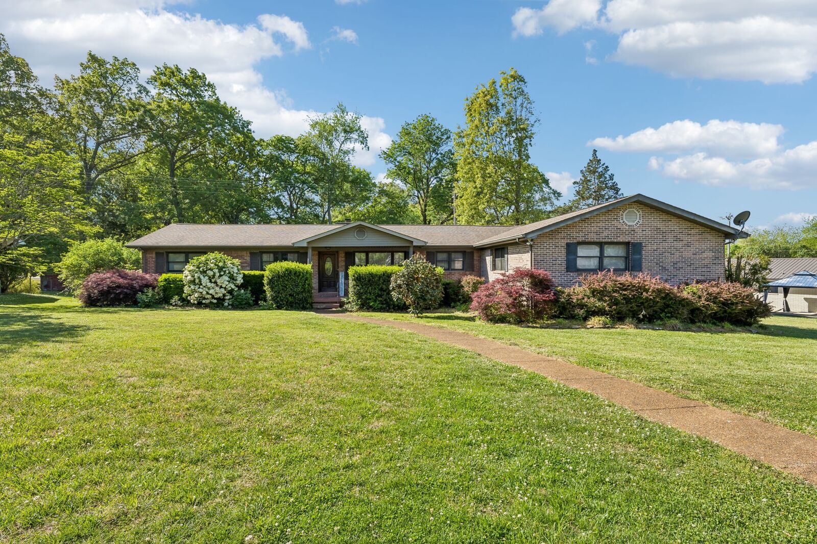 Property Photo: 205 Houghton Dr TN 37398