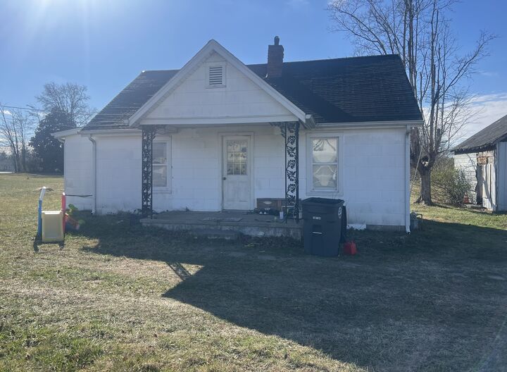 Property Photo:  1305 Scottsville Rd  TN 37083 