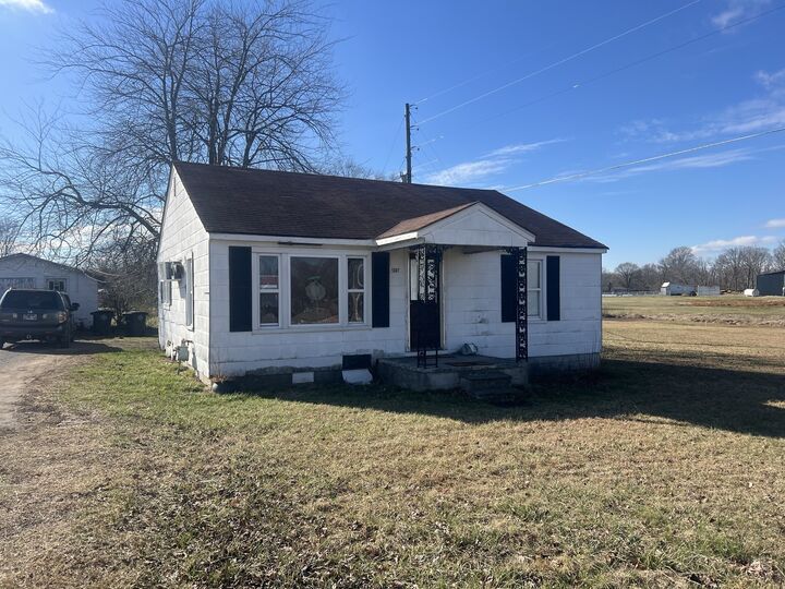 Property Photo: 1305 Scottsville Rd TN 37083