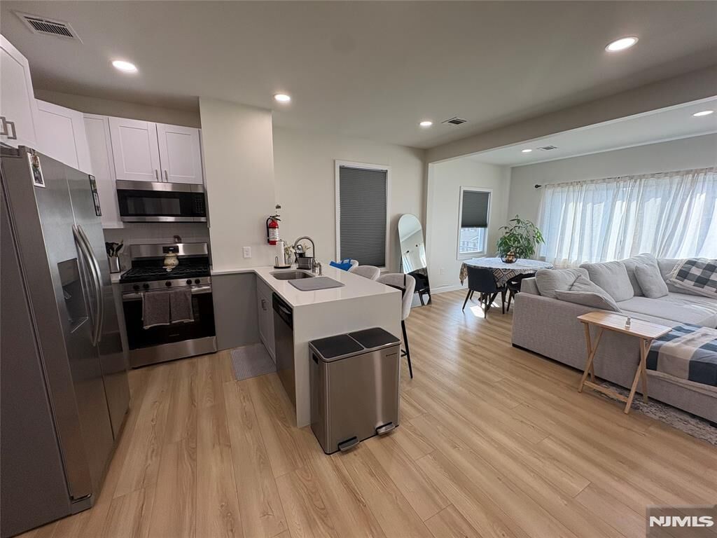 Property Photo:  540 Elm Street 2  NJ 07032 
