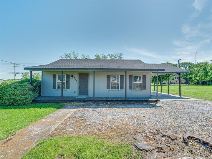 Property Photo:  416 N 8th Street  TX 76065 