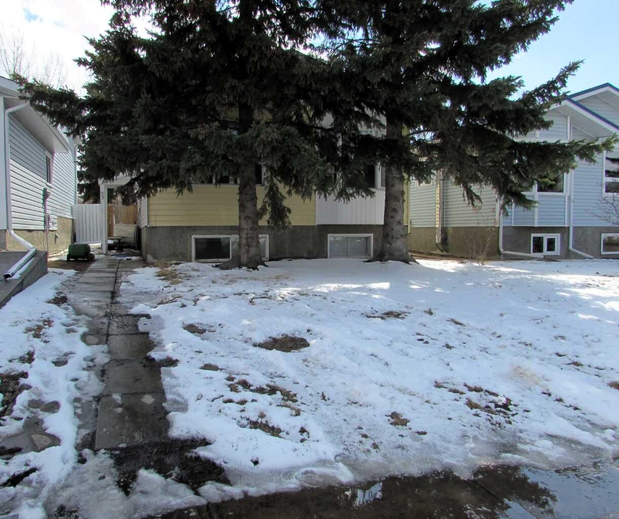 Property Photo:  65 Roberts Crescent  AB T4P 3K7 