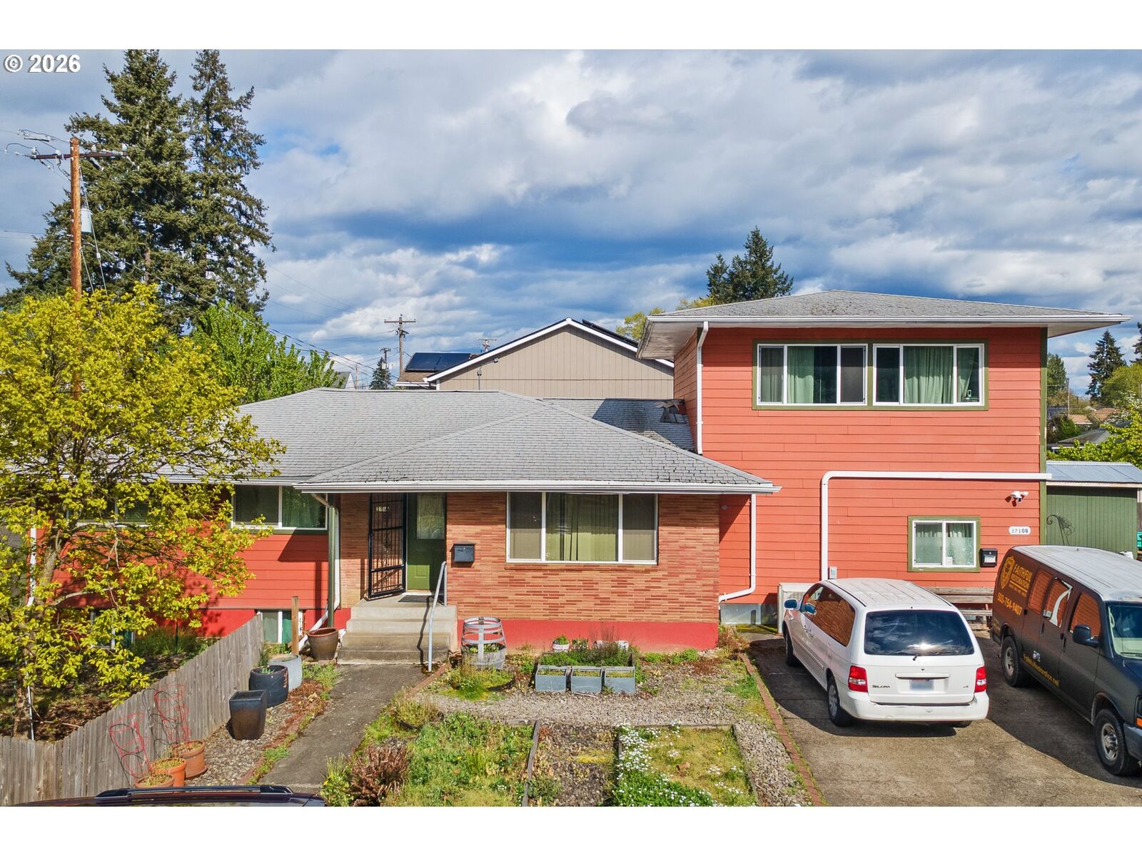 Property Photo:  3710 SE 49th Ave  OR 97206 