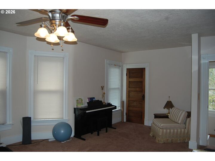 Property Photo:  7207 N Chicago Ave  OR 97203 