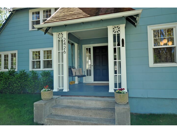 Property Photo:  2426 SE Market St  OR 97214 